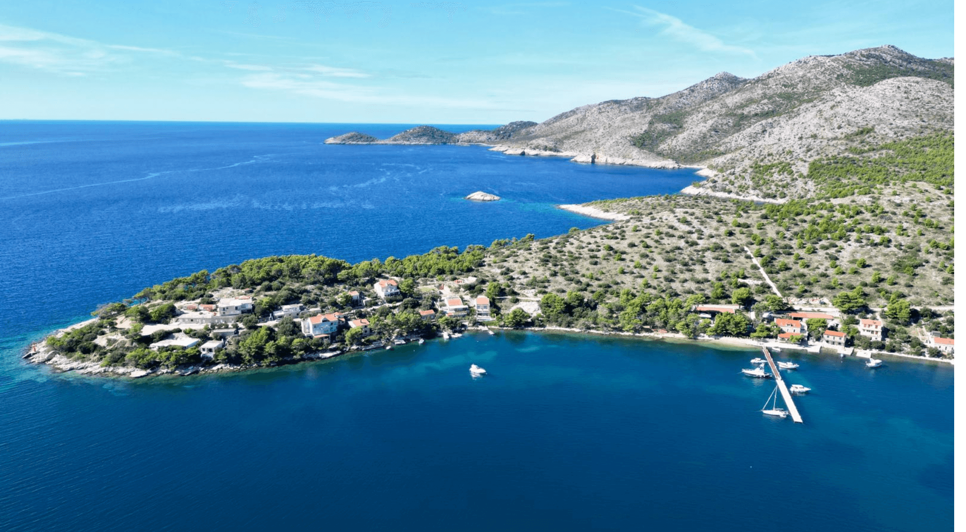 Građevinsko zemljište na otoku Lastovu, između uvale i otvorenog mora